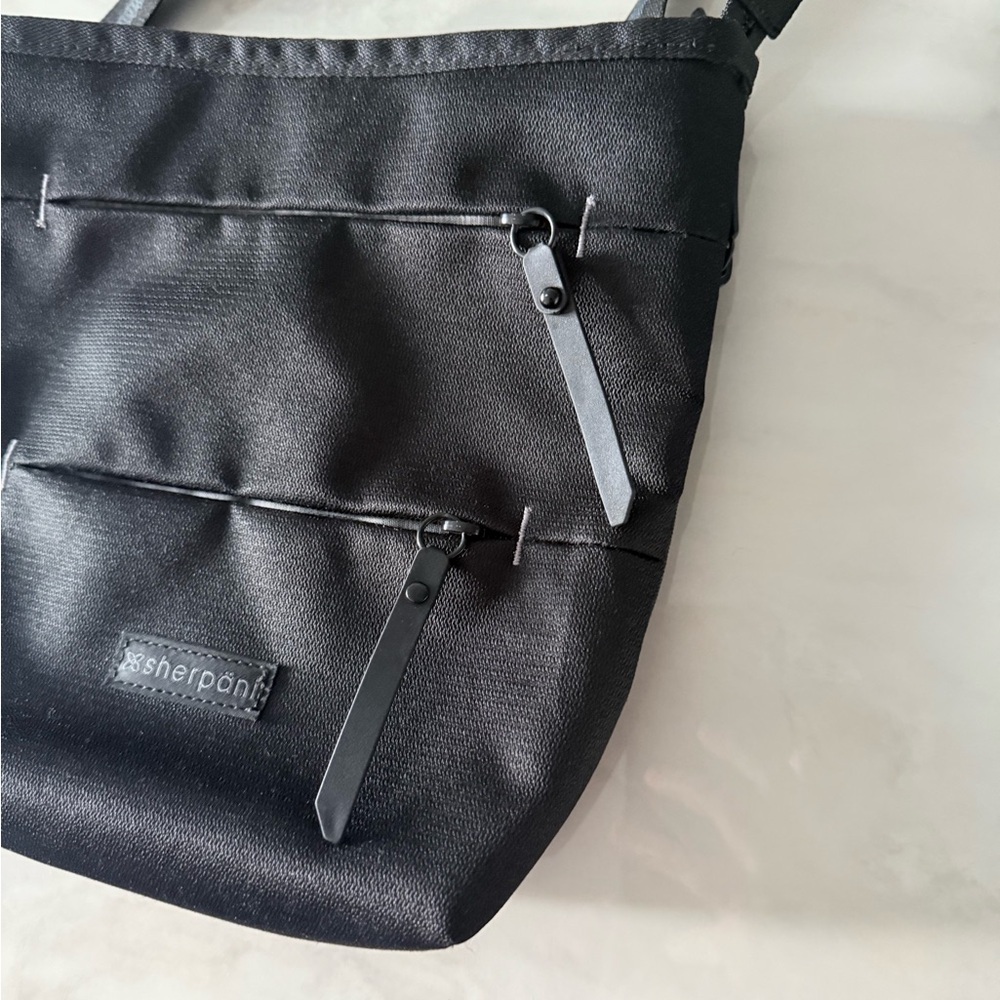 Like New Sherpani Sadie Crossbody Bag Black - Picture 3 of 10